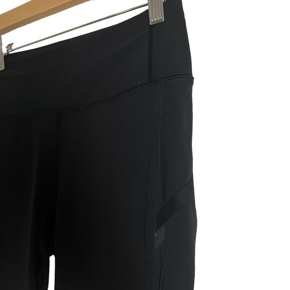 Lululemon Black Capri Cropped Mesh Inset Athletic Yoga Leggings Size 4 - Picture 4 of 8